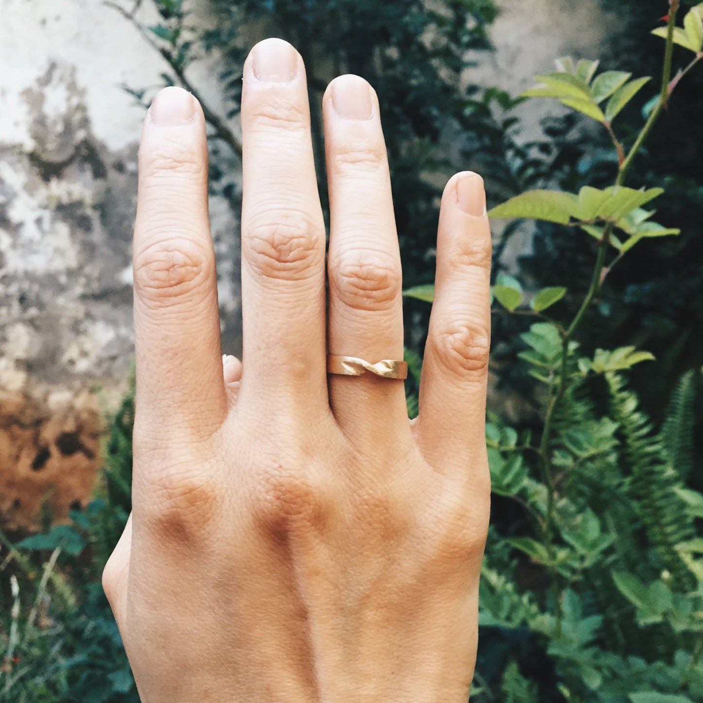 Laurel | 10ct gold minimal twist ring