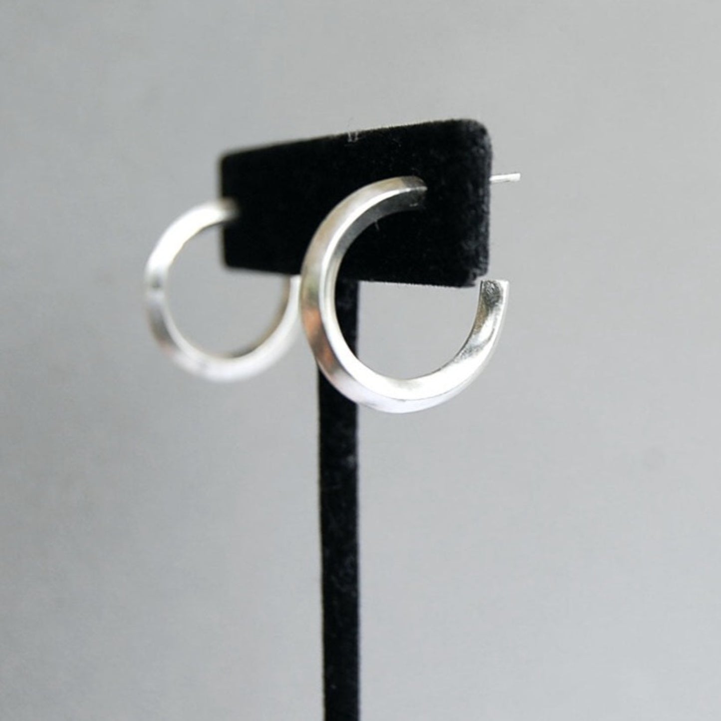 Silver medium sized hoops