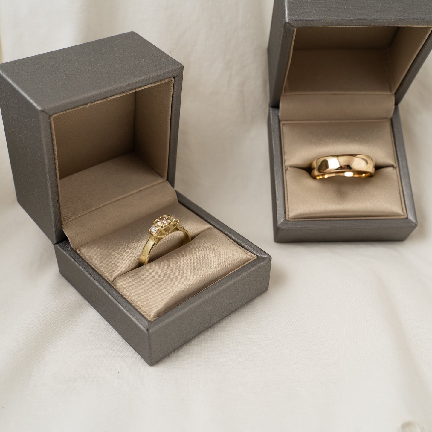 Gold trellis diamond wedding ring