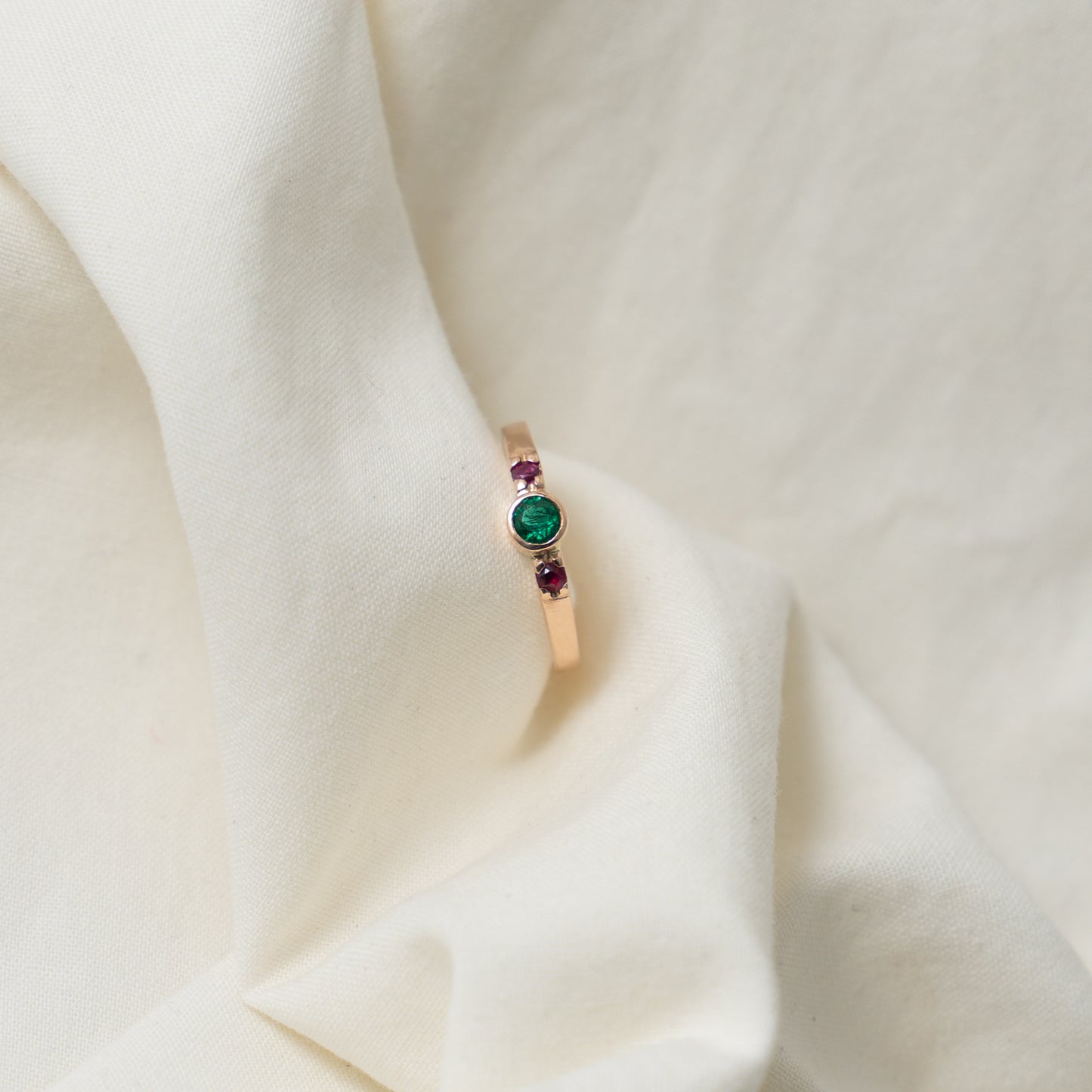 Emerald and ruby ring set in 10k rose gold