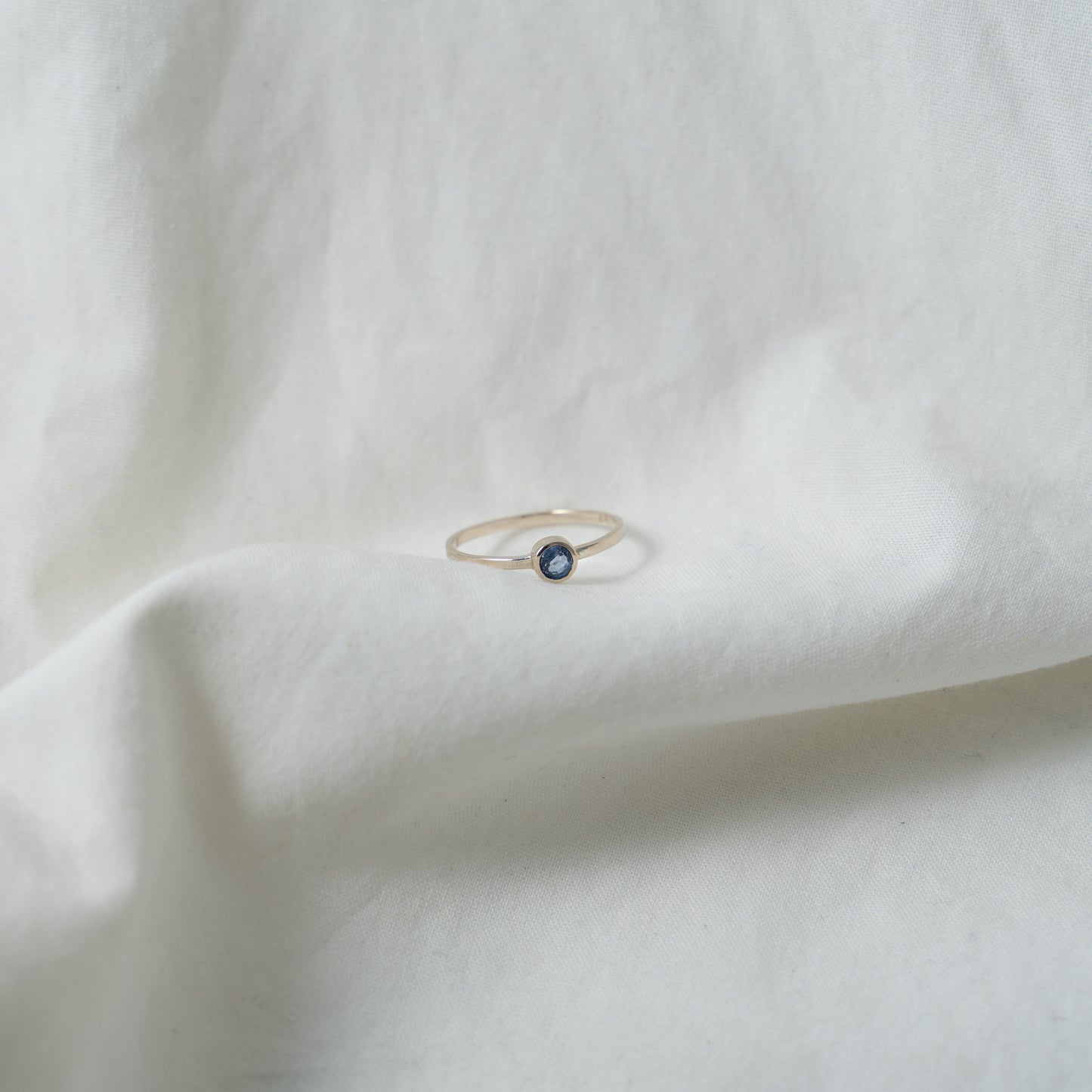 Lani-Kai | White gold sapphire ring