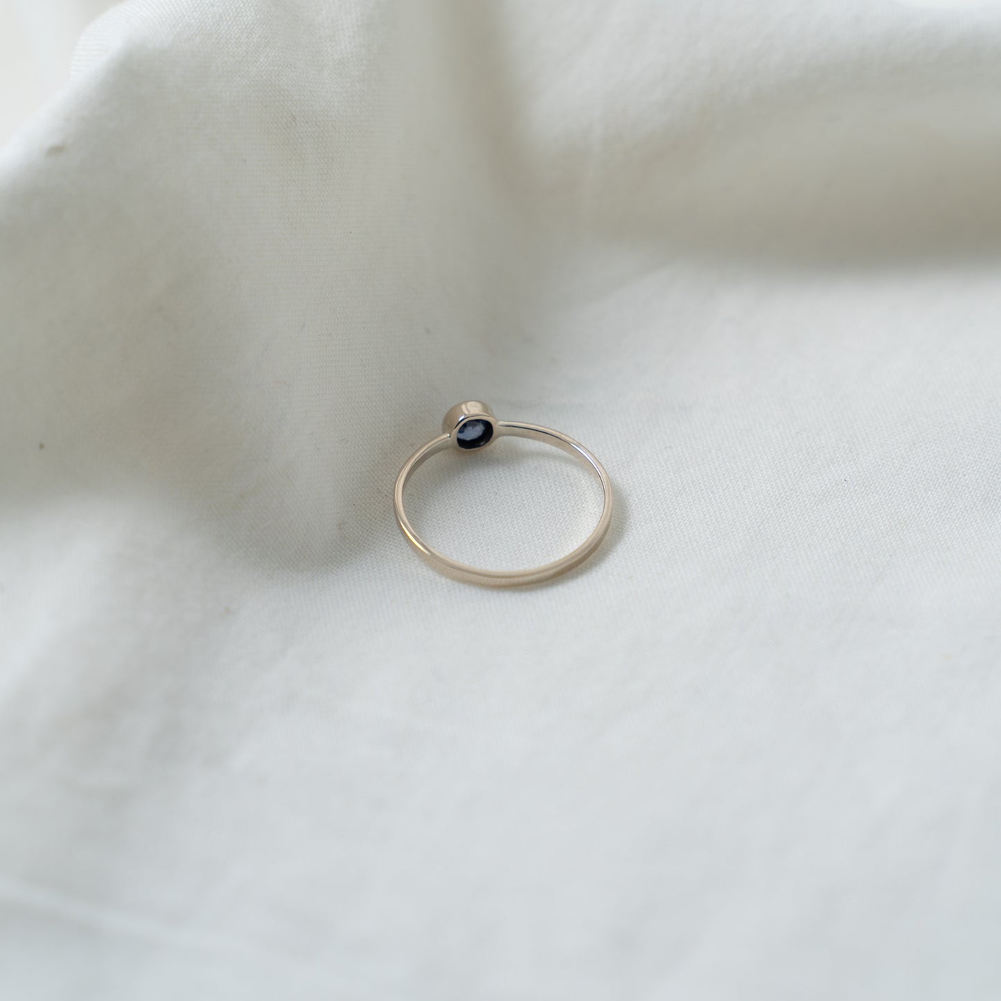 Lani-Kai | White gold sapphire ring