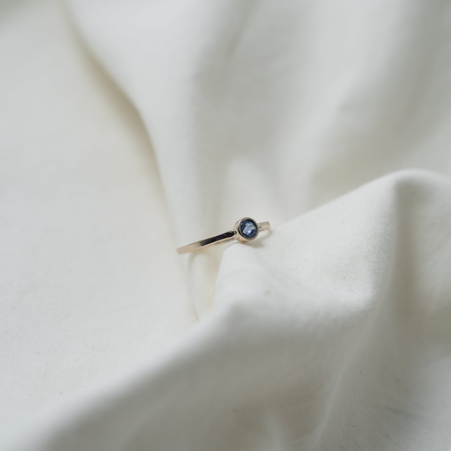Lani-Kai | White gold sapphire ring