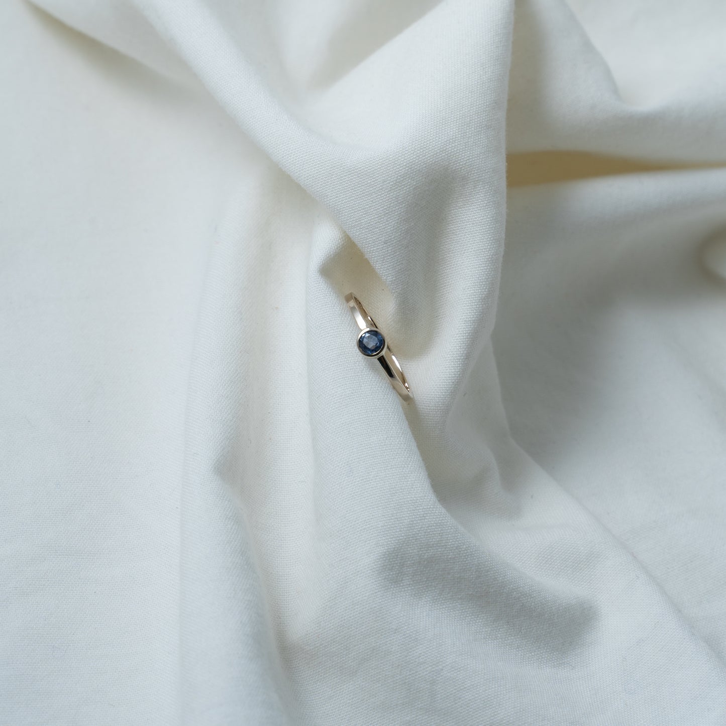 Lani-Kai | White gold sapphire ring