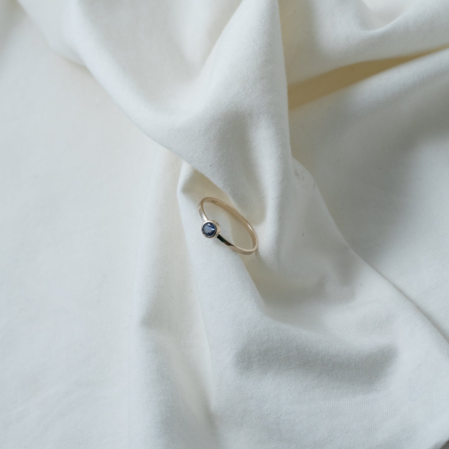 Lani-Kai | White gold sapphire ring