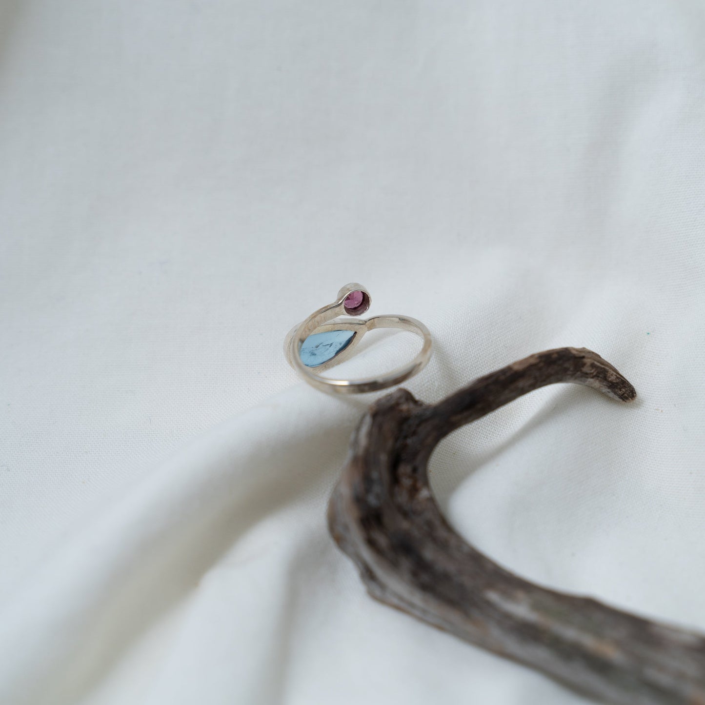 Aquamarine and rhodalite open silver ring