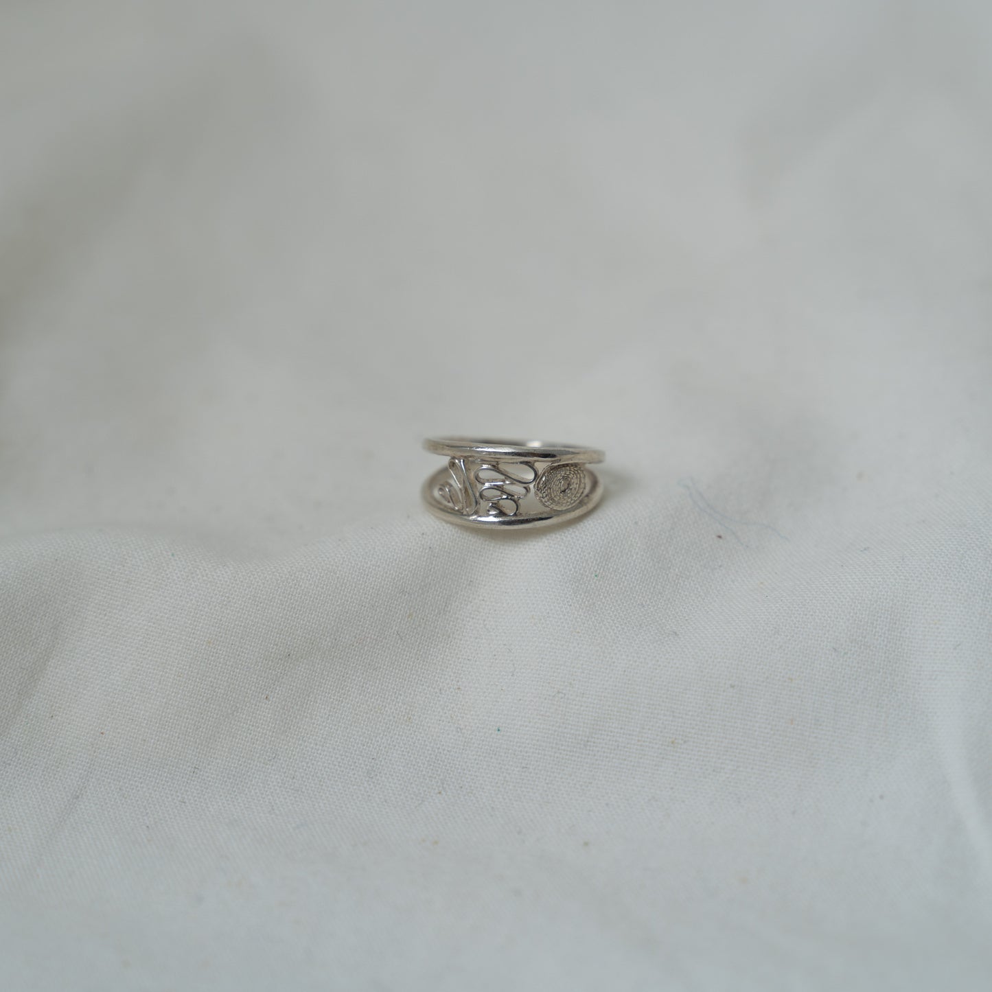 Small filigree silver ring