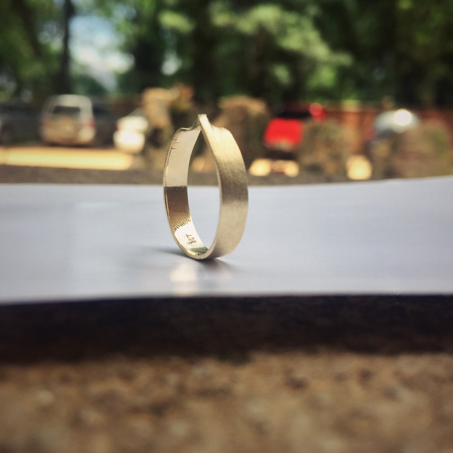 Laurel | 10ct gold minimal twist ring