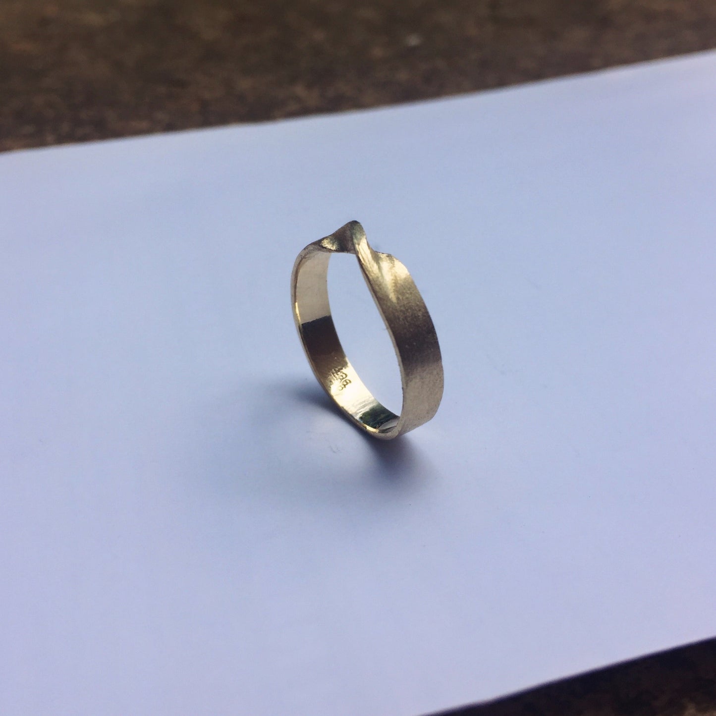 Laurel | 10ct gold minimal twist ring