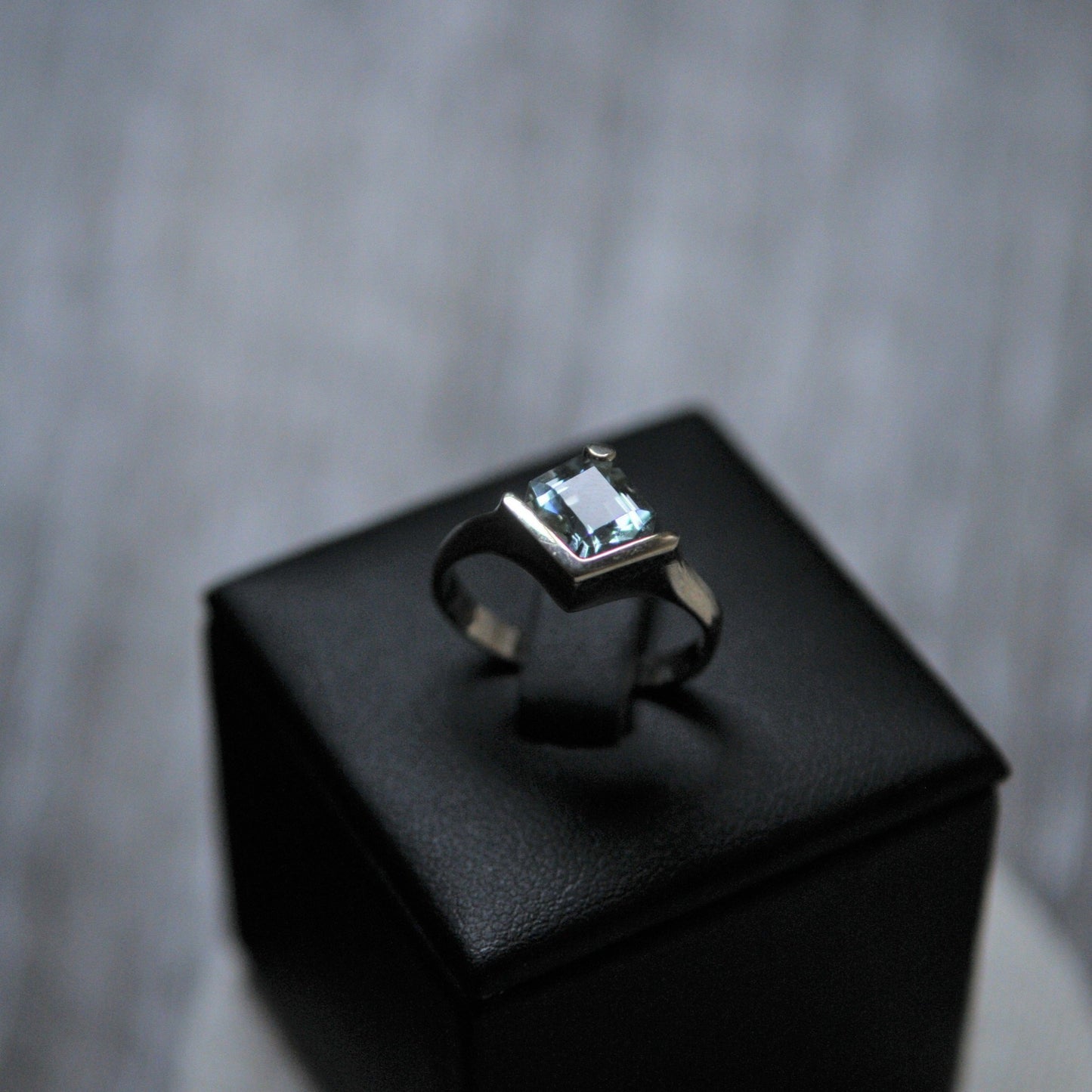 white gold aquamarine ring