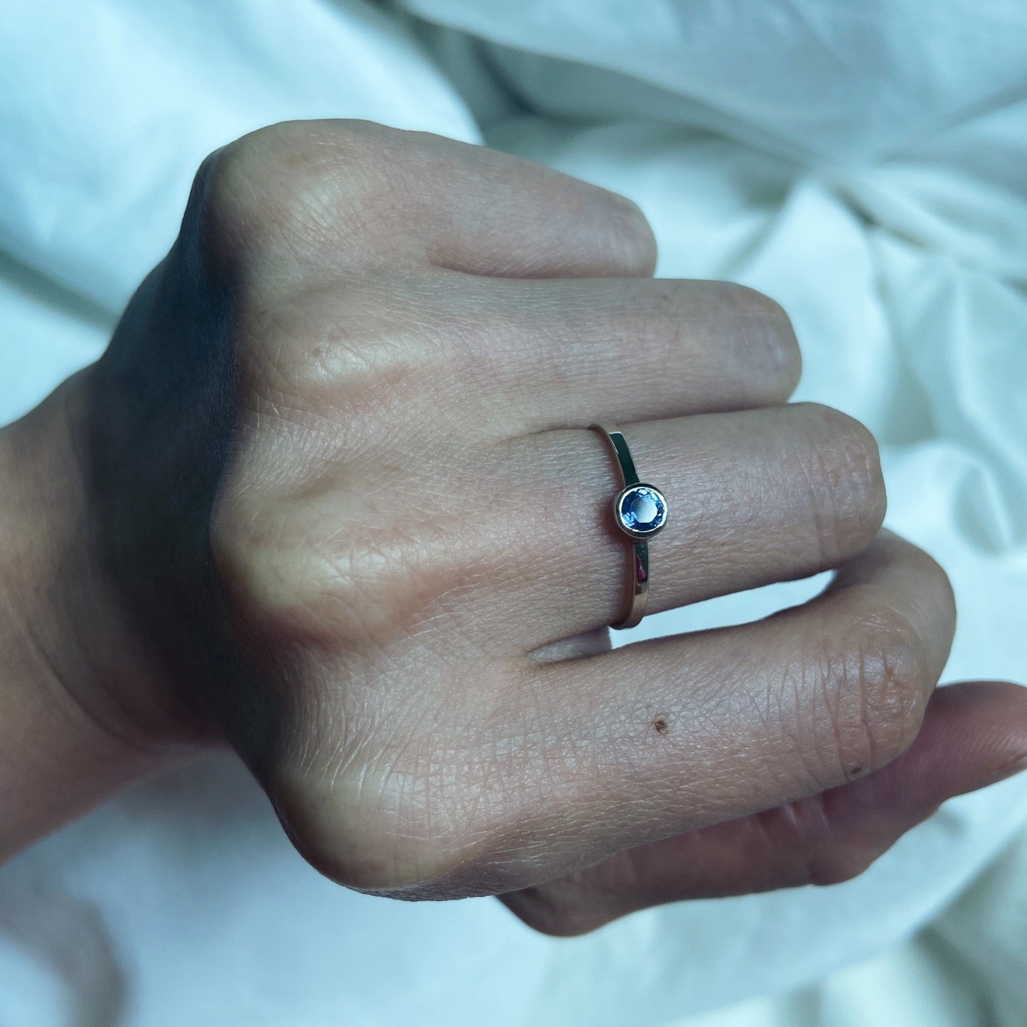 Lani-Kai | White gold sapphire ring