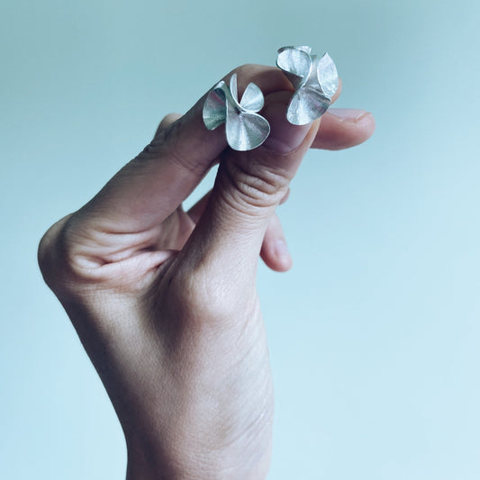 Raya | floral stud earrings (L).