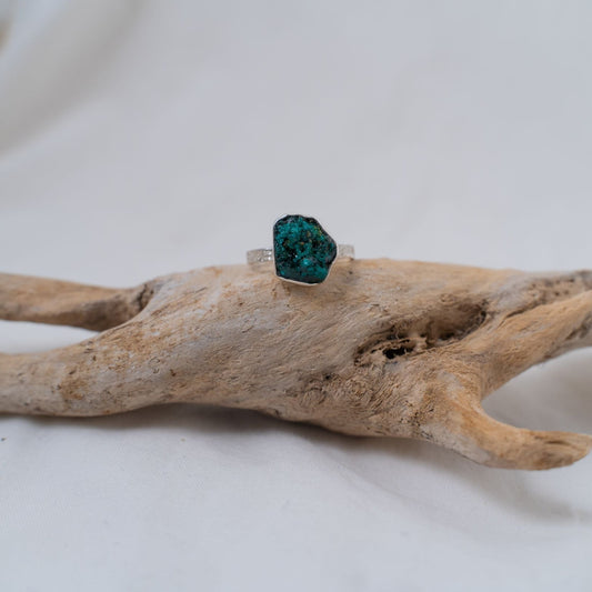 A handcrafted dioptase silver ring