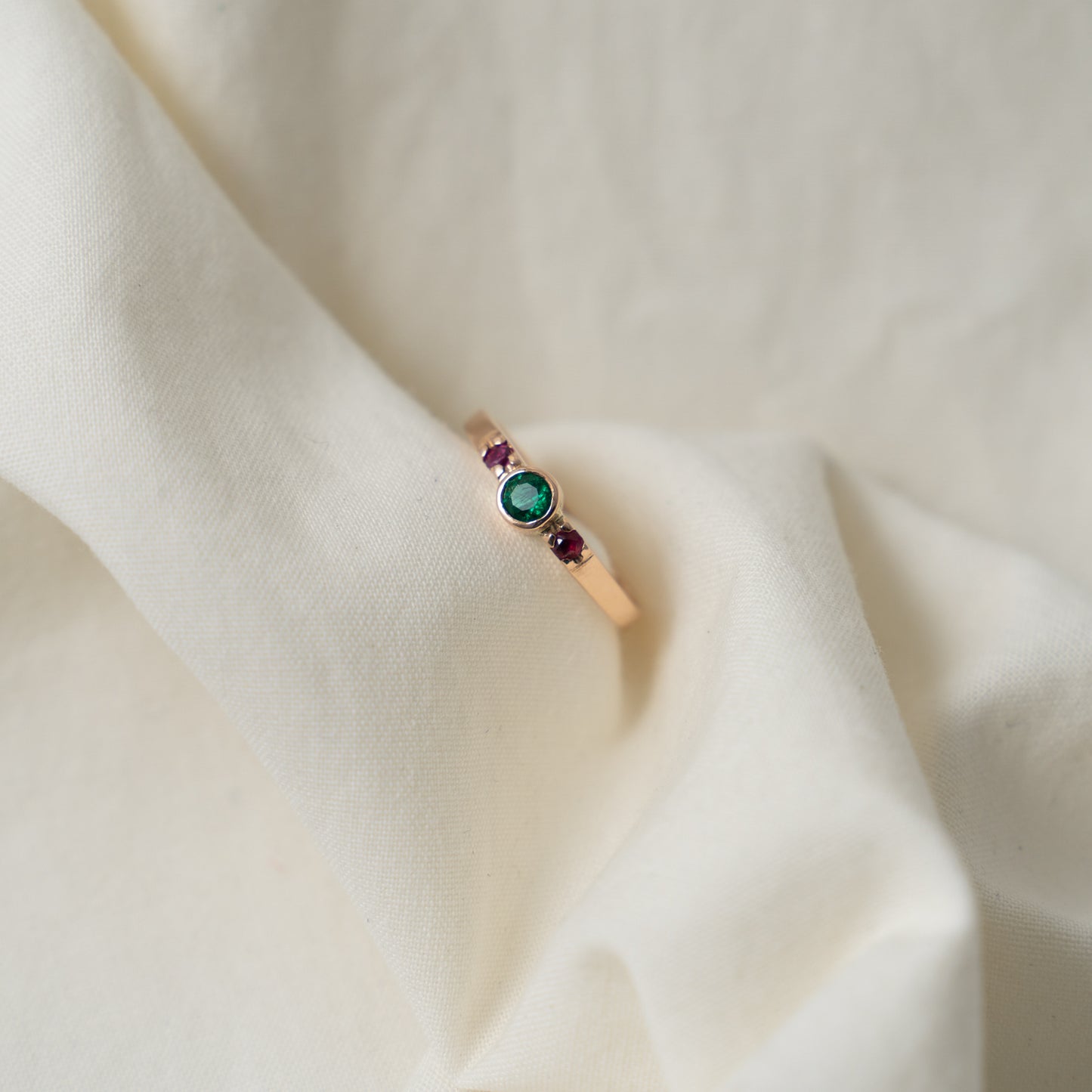 Emerald and ruby ring set in 10k rose gold